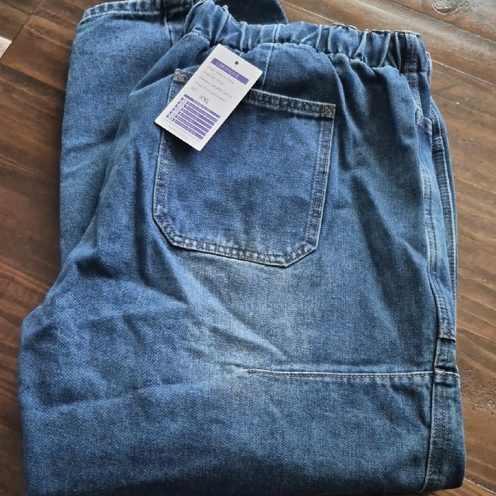 NWT New Collection Women's Relaxed Fit Blue Jeans